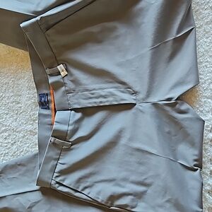 LIKE NEW Mens Dockers med gray 38/29 worn 2x